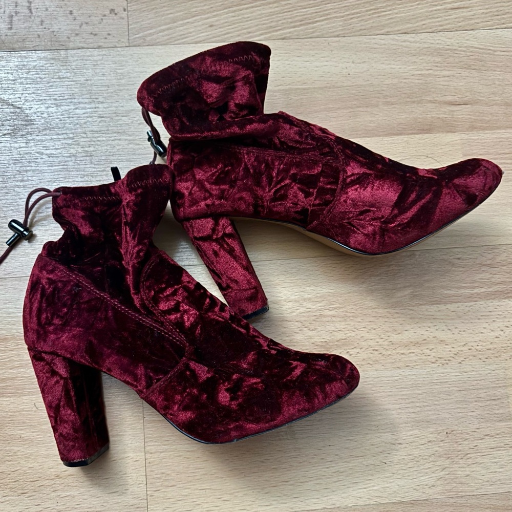 Faux Suede Taupe Block Heel 3” Booties Size 9 Burgundy Red GNO